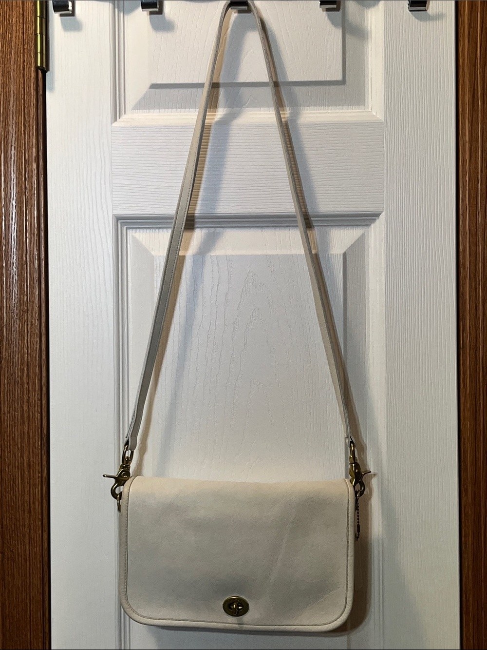 Vintage Cream Ivory Leather Coach Purse Bag with Brass Hardware No. 0952-325 - Picture 2 of 16